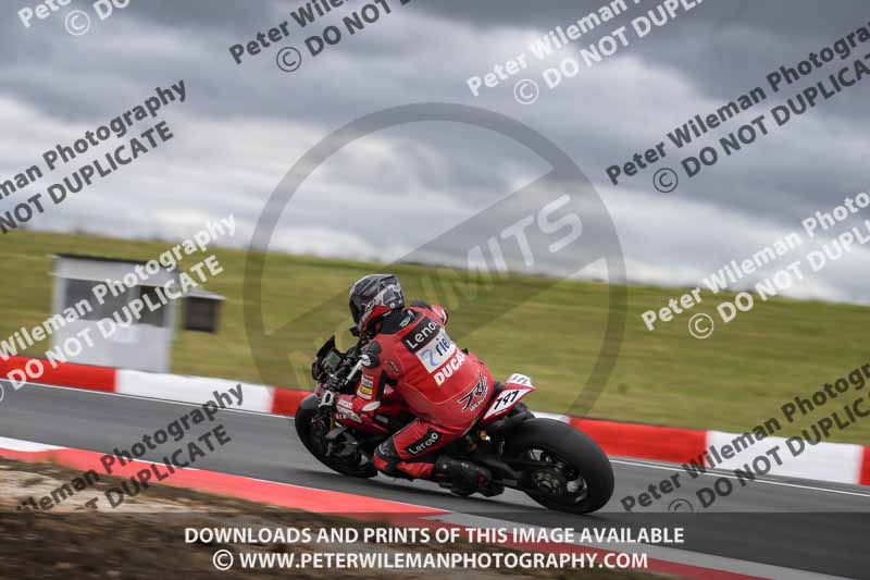 cadwell no limits trackday;cadwell park;cadwell park photographs;cadwell trackday photographs;enduro digital images;event digital images;eventdigitalimages;navarra;no limits trackdays;peter wileman photography;racing digital images;trackday digital images;trackday photos